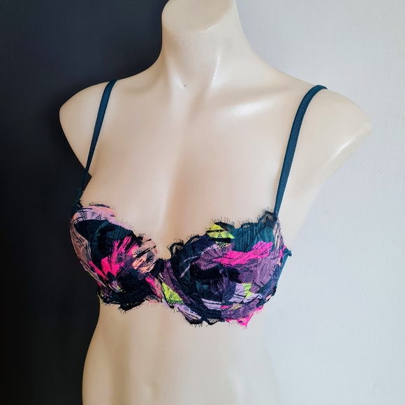 Women's size 32C =10C 'PINK VICTORIA'S SECRET' Gorgeous date push up bra - EUC - Picture 3 of 6